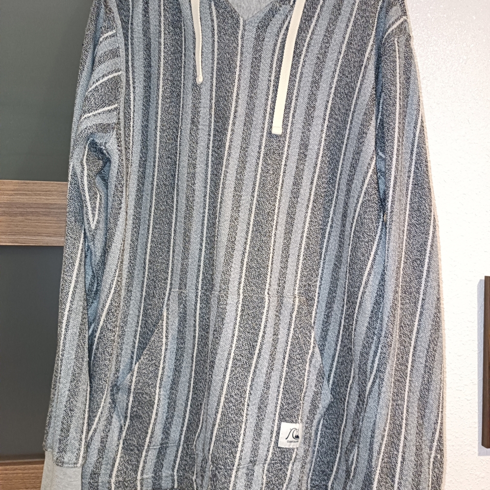 Quiksilver V-Neck Gray Striped Sweater